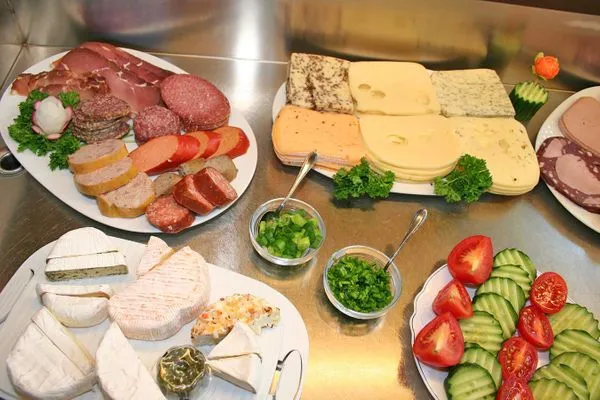 Frühstücksbuffet mit Liebe angerichtet Haus Kleist Zimmer 2