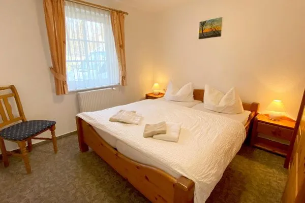 Schlafzimmer mit Doppelbett Haus Kleist Wohnung 1