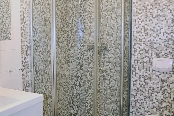 Bad mit Dusche und WC (2. Ansicht) Katharinas Ferienhaus Wohnung 2