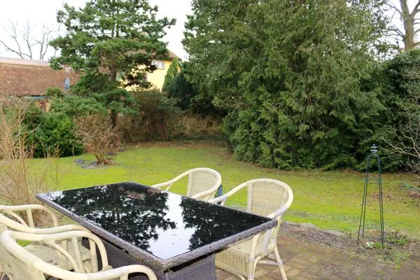 Blick in den herbstlichen Garten Haus Kleist Wohnung 4