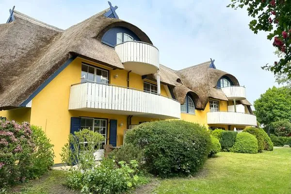 Außenansicht (W9 => großer Balkon vorn im Bild  Deichrose W9