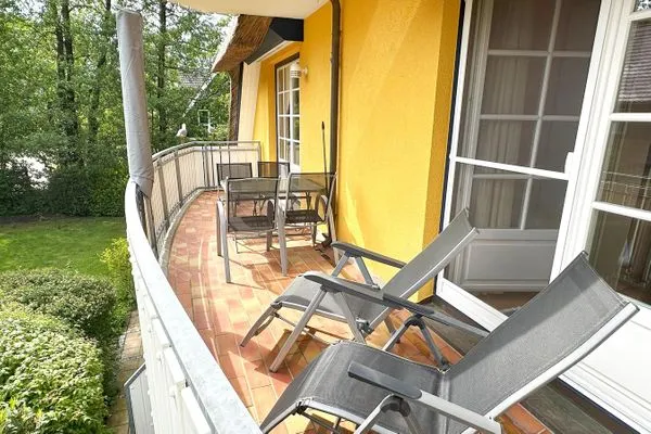 Zugang zum Balkon vom Schlafzimmer und vom Wohnzimmer aus  Deichrose W9