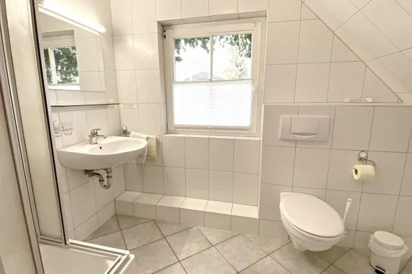 Bad mit Dusche und WC Haus Kleist Zimmer 4