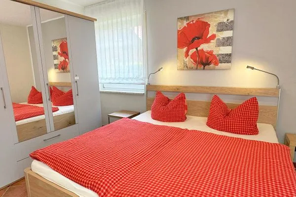 und Kleiderschrank Zum Leuchtturm Wohnung 1