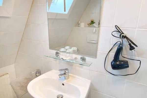 kleines Bad mit WC  Lewerenz