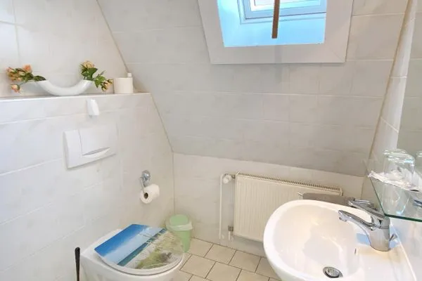 kleines Bad mit WC  Lewerenz