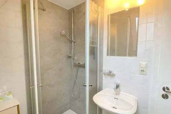 Bad mit DU/WC  Lewerenz