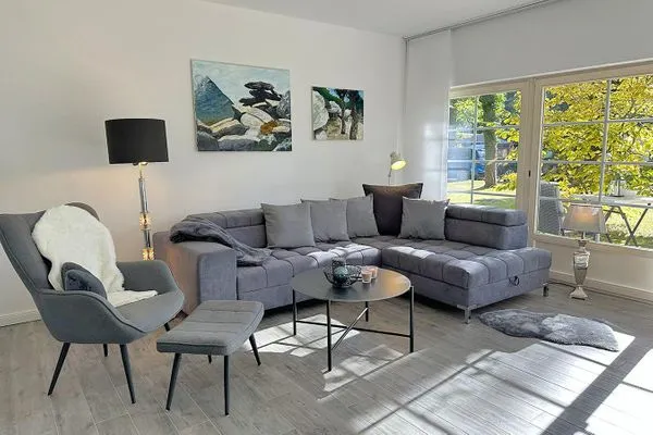 gemütliche Couchlandschaft und Sessel Waldsiedlung W10.3