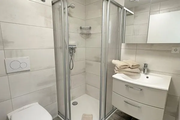Bad mit Dusche und WC Waldsiedlung W10.3