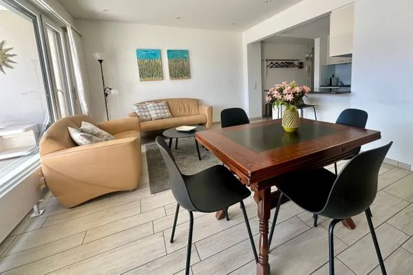 Wohnzimmer  Eckwohnung C15