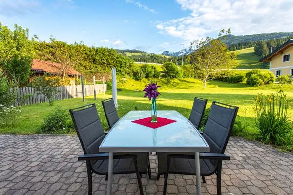 Terrasse mit Aussicht in die Berge  Sunshine Aich by Alpenidyll Apartments
