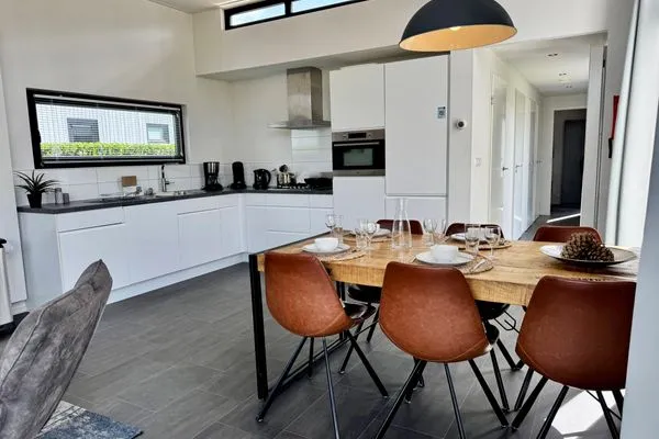  EuroParcs Bad Meersee Chalet Coastline Zeeland mit Zaun Haus Nr. 80