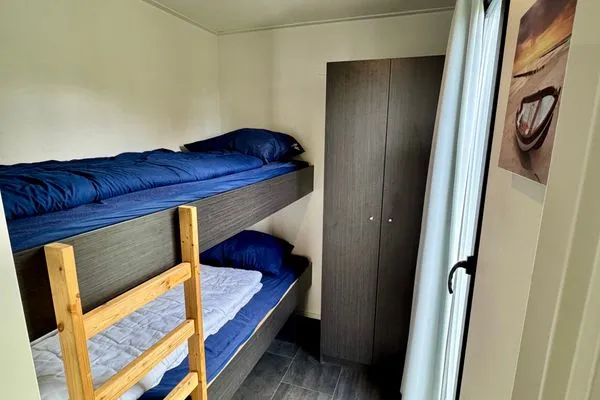  EuroParcs Bad Meersee Chalet Coastline Zeeland mit Zaun Haus Nr. 80