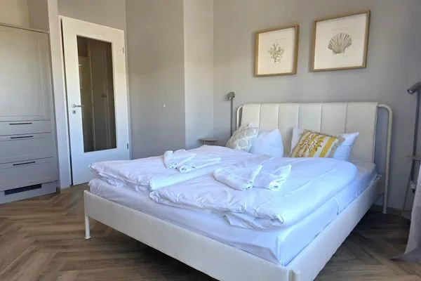 Bett  Alter Reichshof, App. 303 mit Meerblick und Balkon