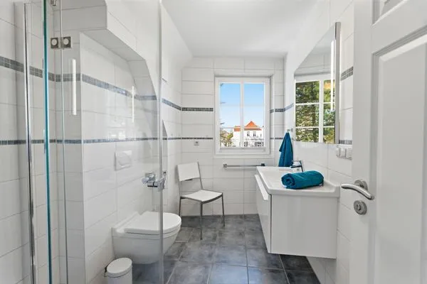 Bad mit ebenerdiger Dusche  de Obendtied - Wohnung 4