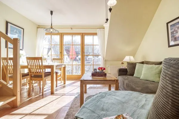 Wohnbereich mit Blick zur Essecke Ferienpark Freesenbruch Wohnung 4.4 - Seeschwalbe