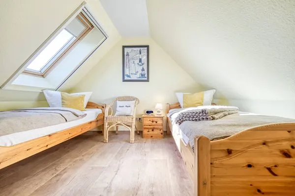 Schlafzimmer mit Einzelbetten Ferienpark Freesenbruch Wohnung 4.4 - Seeschwalbe
