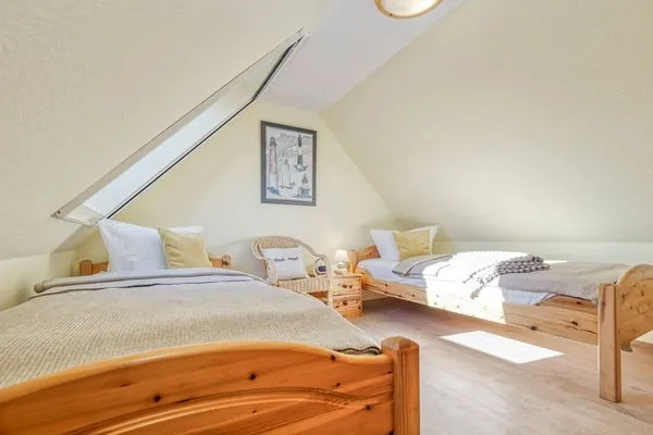 Schlafzimmer mit Einzelbetten Ferienpark Freesenbruch Wohnung 4.4 - Seeschwalbe