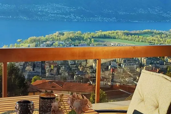 Balkon  Eckwohnung C06