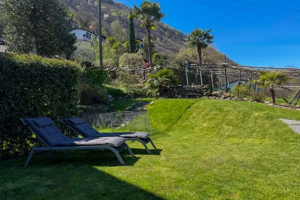 Gartenblick  Bergidylle am Lago Maggiore