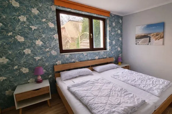 Schlafzimmer  Ferienwohnung Ostrea Breege - mit Garten und Grill
