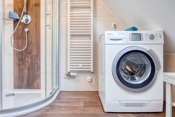 Badezimmer mit Dusche und Waschmaschine Neue Reihe Neue Reihe 28 - Wohnung Vogelnest