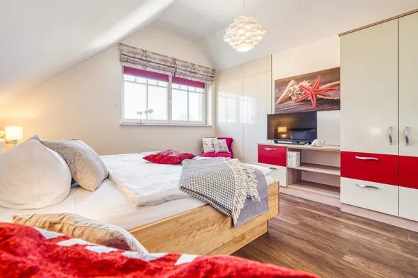 TV und Kleiderschrank im Schlafzimmer Neue Reihe Neue Reihe 28 - Wohnung Vogelnest