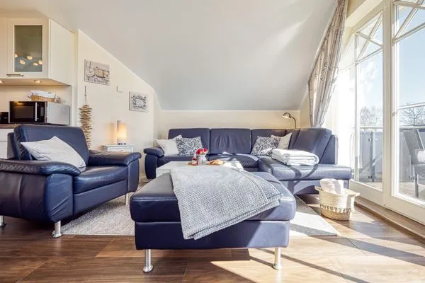 Wohnbereich mit Sofa und Sessel Neue Reihe Neue Reihe 28 - Wohnung Vogelnest