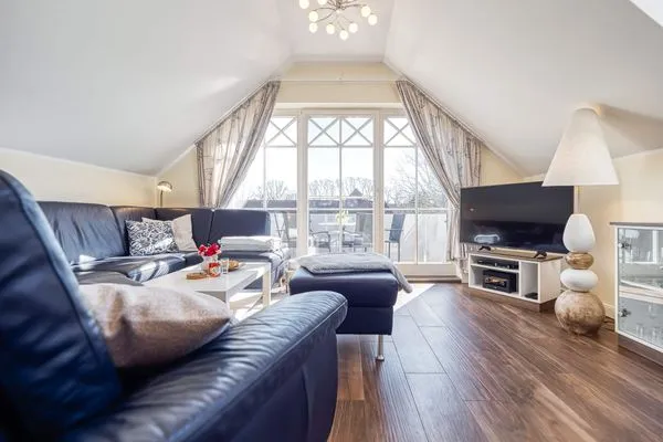 Wohnbereich mit Sofa, Sessel und TV Neue Reihe Neue Reihe 28 - Wohnung Vogelnest