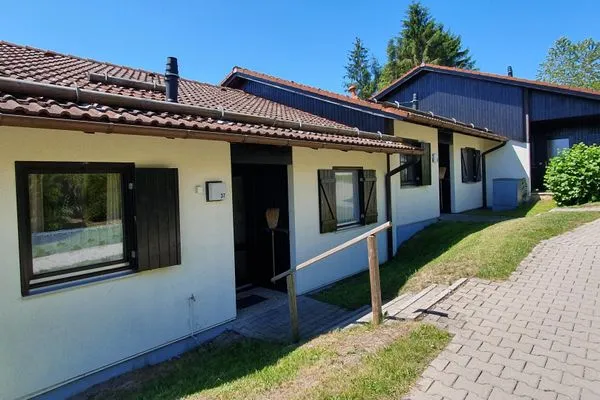 Fassade / Eingang Feriendorf Hochbergle Haus 37