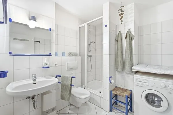 Bad mit Dusche und Waschmaschine Achtern Diek Achtern Diek 13a - Wohnung 2
