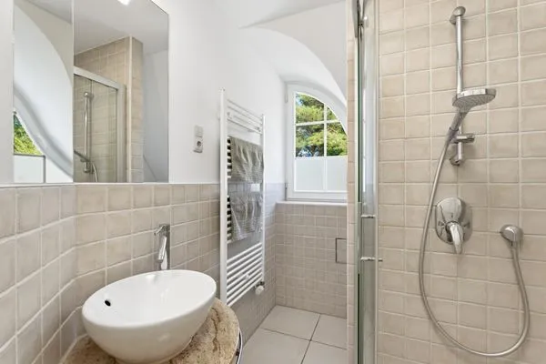 Bad mit Dusche und WC  Rosenberg-Siedlung 21a/2
