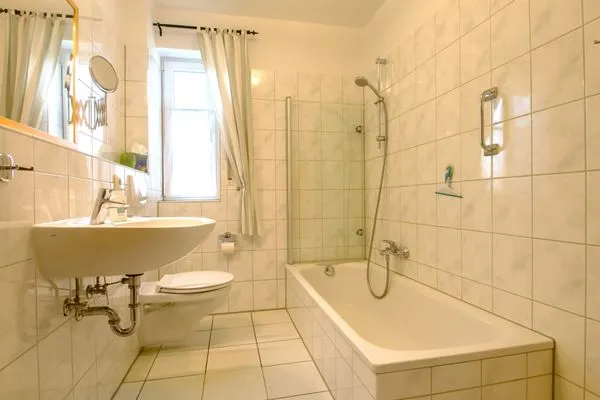 Bad mit Badewanne Hoppenberg 7 EG rechts