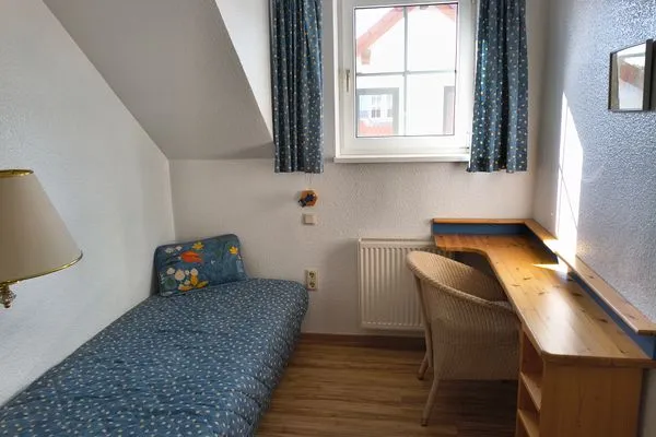 Kinderzimmer mit Einzelbett  Wohnung Giesen