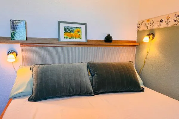 Schlafzimmer mit Doppelbett (140 x 200 cm)  Nordkiek No. 8