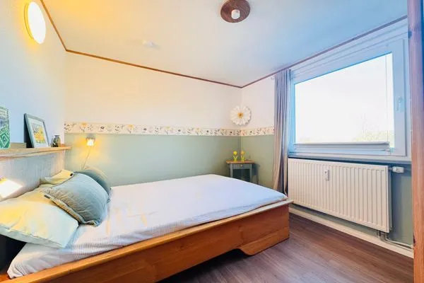 Schlafzimmer mit Doppelbett (140 x 200 cm)  Nordkiek No. 8