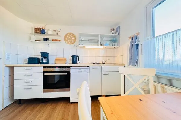 Küche mit Geschirrspüler, Backofen, Kaffeemaschine, Wasserkocher, Toaster  Nordkiek No. 8