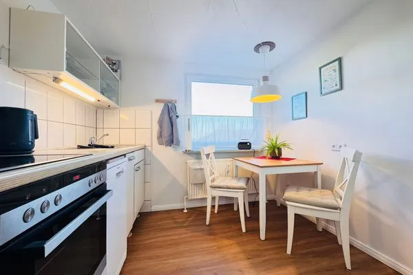 Küche mit Geschirrspüler, Backofen, Kaffeemaschine, Wasserkocher, Toaster  Nordkiek No. 8