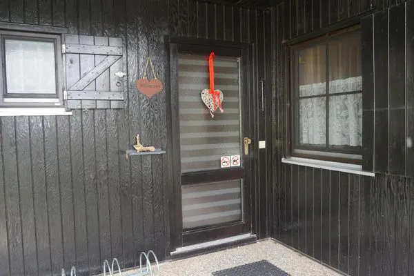 Fassade / Eingang Feriendorf Hochbergle Haus 138