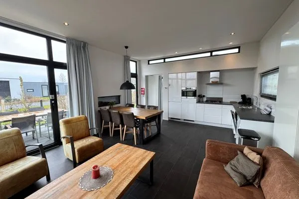  EuroParcs Bad Meersee Chalet Küstenzeit mit Zaun Haus Nr. 97