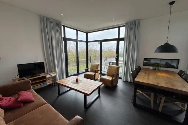  EuroParcs Bad Meersee Chalet Küstenzeit mit Zaun Haus Nr. 97