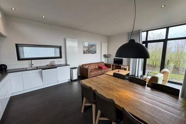  EuroParcs Bad Meersee Chalet Küstenzeit mit Zaun Haus Nr. 97
