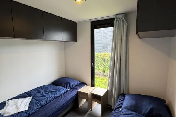  EuroParcs Bad Meersee Chalet Küstenzeit mit Zaun Haus Nr. 97