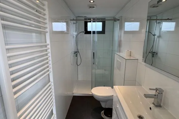 EuroParcs Bad Meersee Chalet Küstenzeit mit Zaun Haus Nr. 97