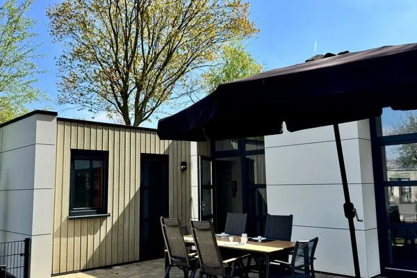 EuroParcs Bad Hoophuizen Chalet am Wasser für 6 Personen Nr. Zuiderzee 21