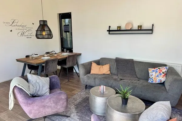  EuroParcs Bad Hoophuizen Chalet Glücksort mit Zaun Haus Nr Water03