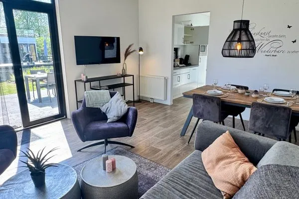  EuroParcs Bad Hoophuizen Chalet Glücksort mit Zaun Haus Nr Water03