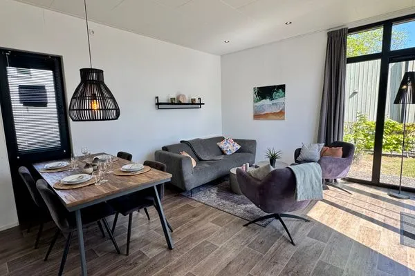  EuroParcs Bad Hoophuizen Chalet Glücksort mit Zaun Haus Nr Water03