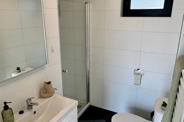  EuroParcs Bad Hoophuizen Chalet Glücksort mit Zaun Haus Nr Water03