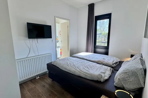  EuroParcs Bad Hoophuizen Chalet Glücksort mit Zaun Haus Nr Water03